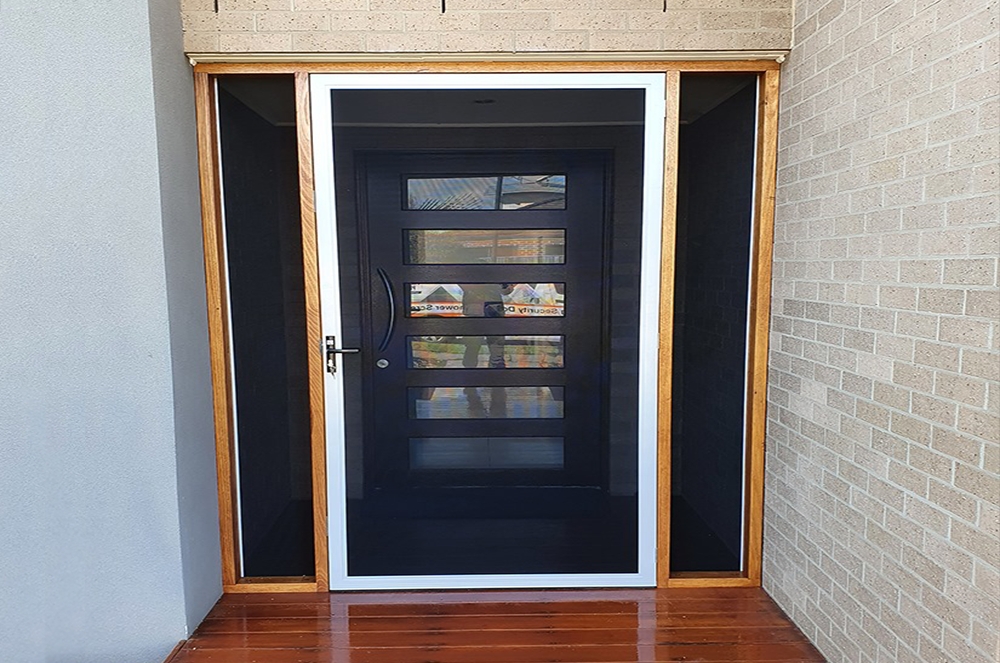 ForceField hinge door with screened side panels