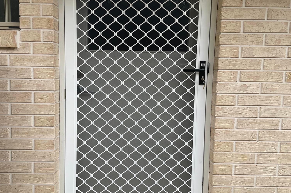 Welded large diamond grill hinge door