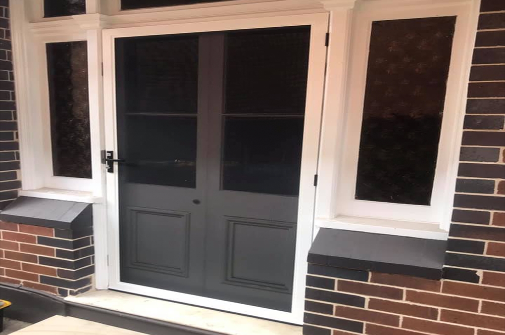 ForceField hinge door