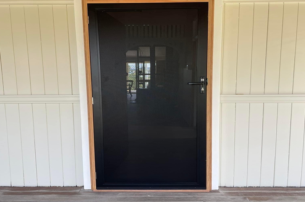 Forefield hinge door