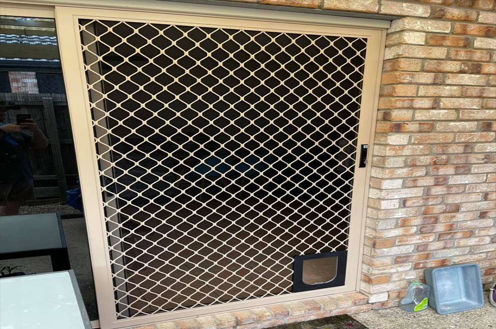 Diamond Grill sliding door 