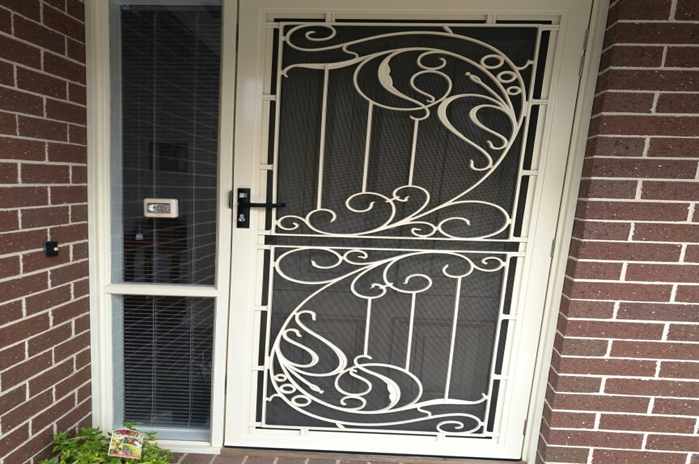 Hertigage Hinge door