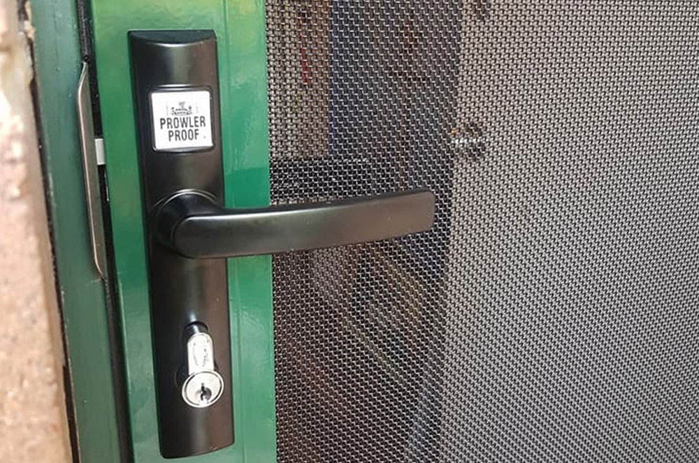 Lockwood hinge door handle 
