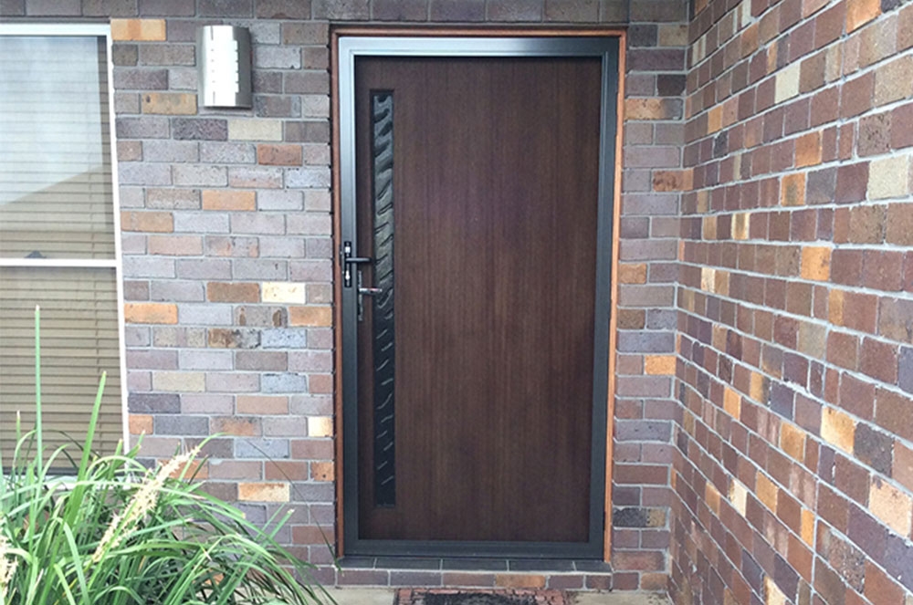 ForceField hinge door