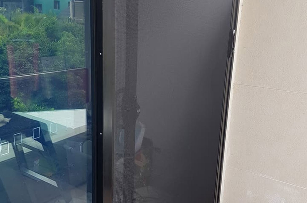 Protec sliding door