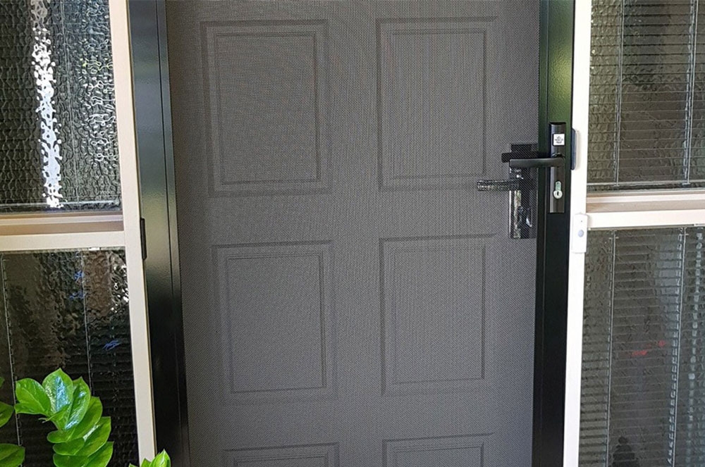 ForceField hinge door